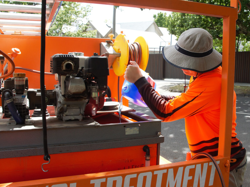 Preparing the machine for Moss Roof Treatment