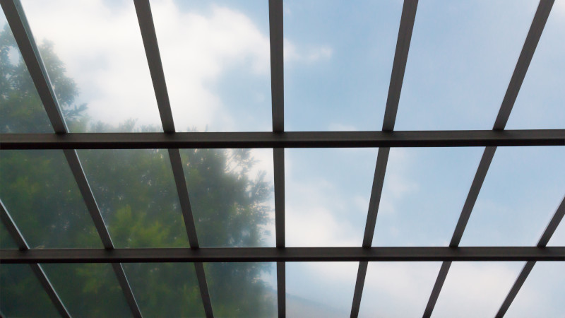 Cleaning of a glass roof using specialized equipment